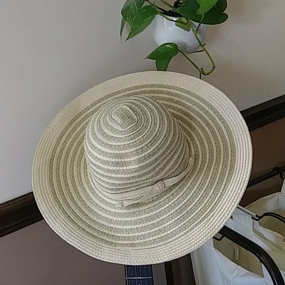 Crazy 8 wide brim hat